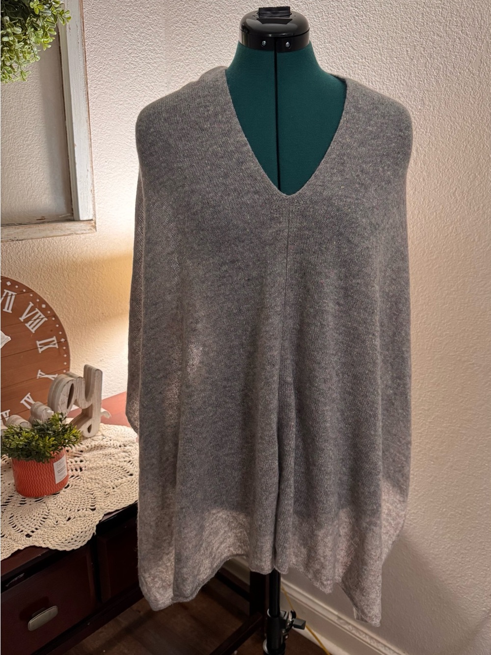 Claudia Nichole 100% Cashmere Poncho Cape Wrap Gray Speckled Luxury One Size